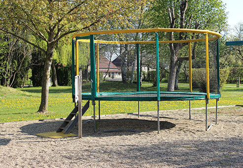 Trampolin Campingplatz im Jura