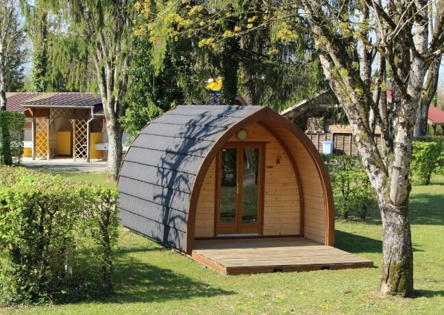 Cabane en location au camping le Val d’Amour, camping dans le Jura