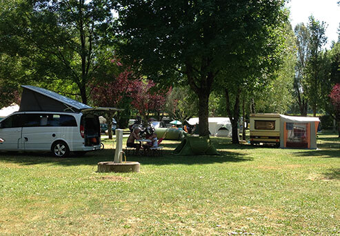 Beschutte staanplaatsen voor caravans in Jura