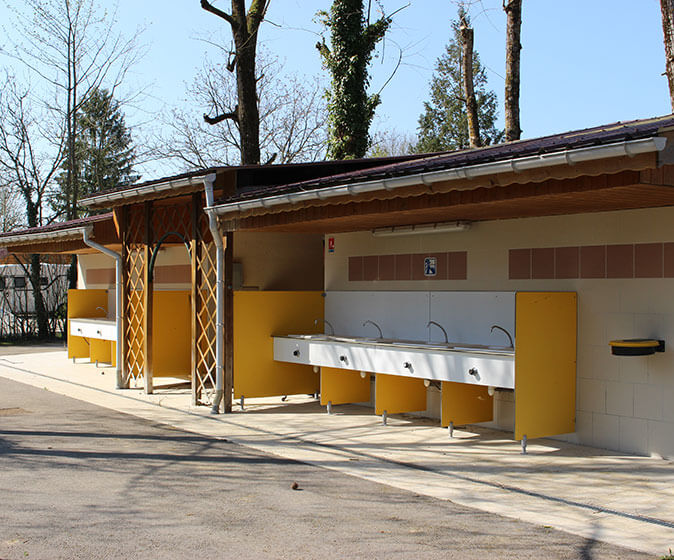 Sanitäranlage auf dem Campingplatz Le Val d'Amour