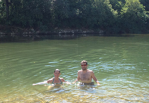 Baignade dans la Loue à Ounans dans le Jura