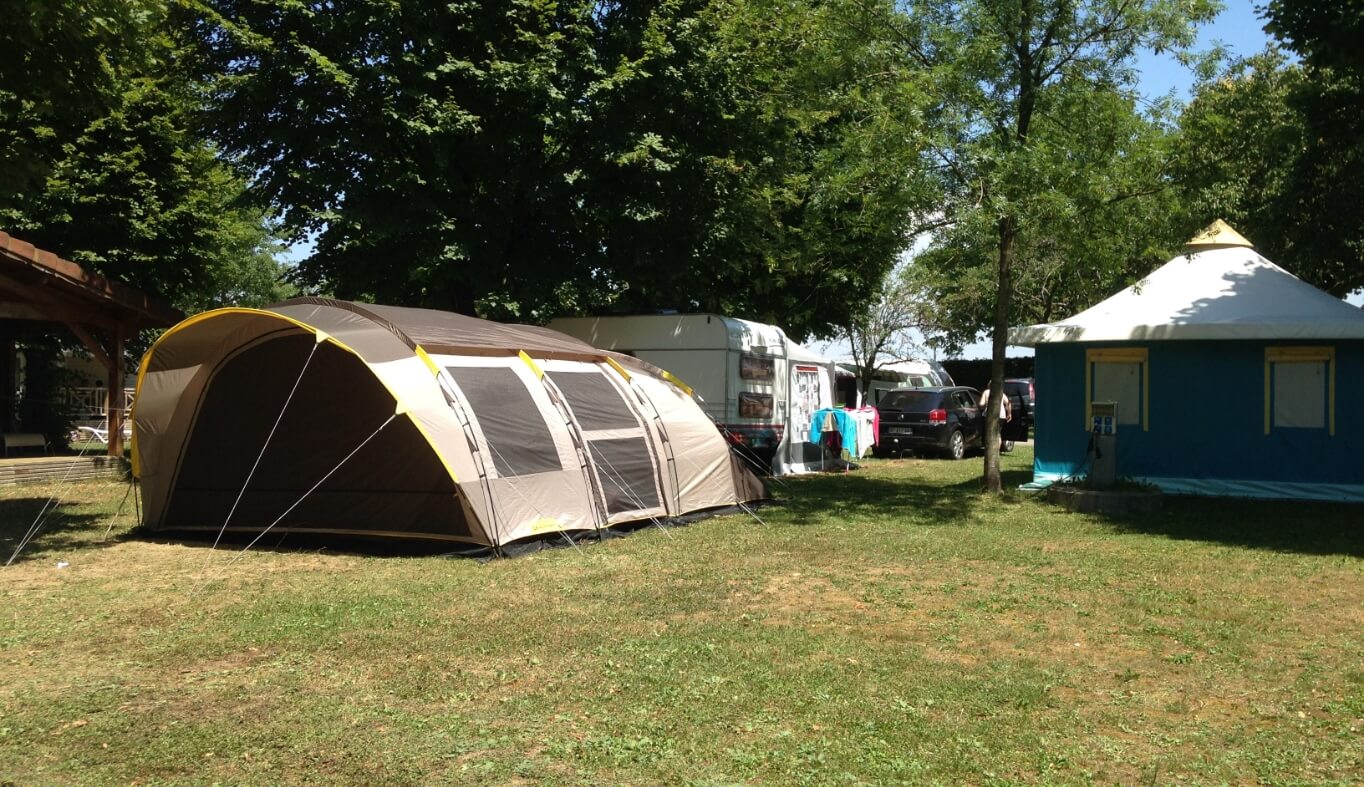 Emplacements camping dans le Jura pour tente du Camping le Val d'Amour