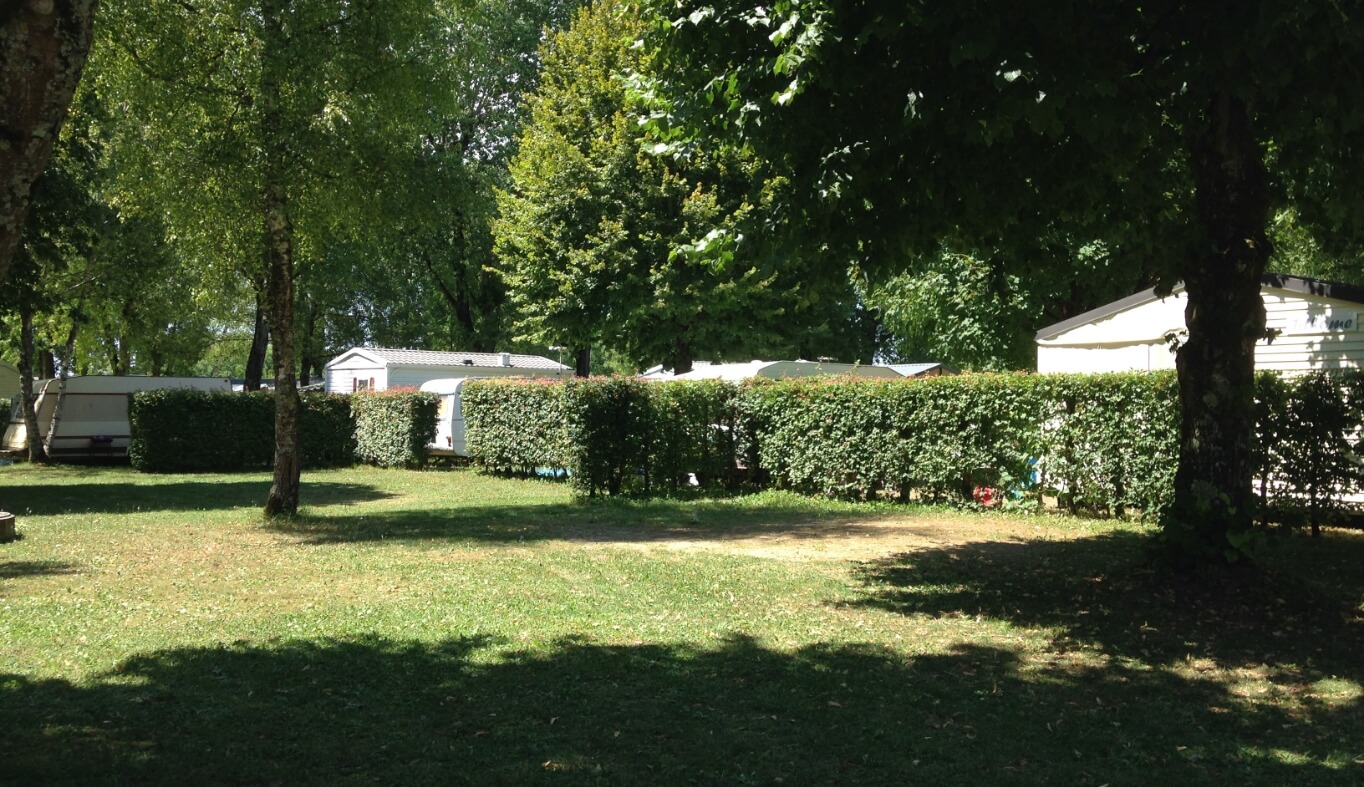Emplacement nu du Camping le Val d'Amour dans le Jura