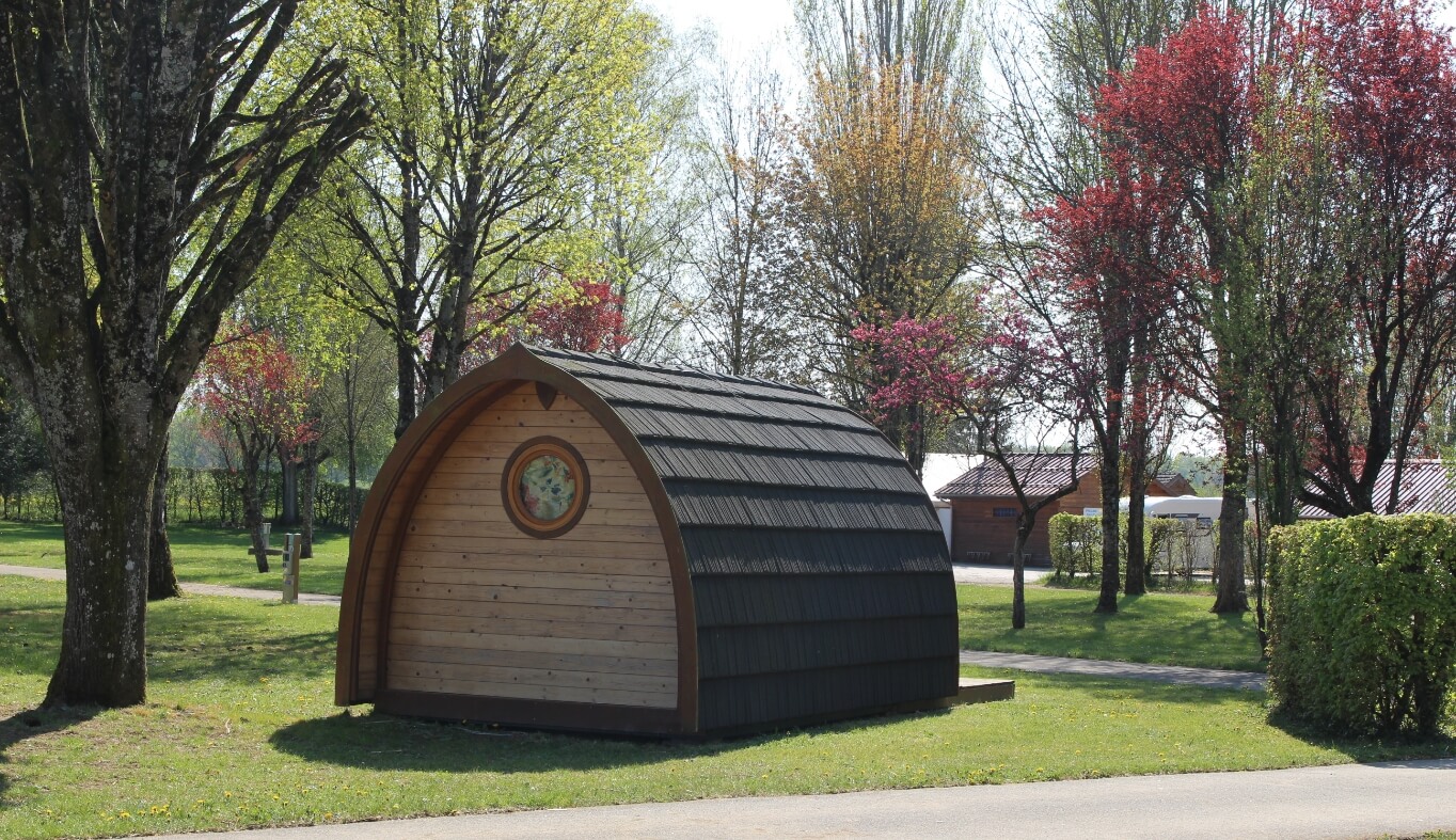 L’Hébergement insolite dans le Jura Nid’Amour en location au Camping le Val d’Amour près de Dôle