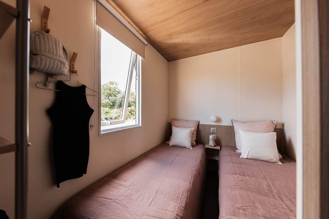 Mobil-home O’Hara 884 dans le Jura avec terrasse semi-couverte en location au Camping le Val d’Amour près de Dôle