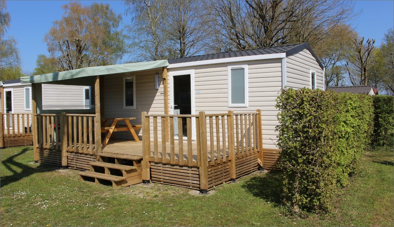 Mobil-home Super Mercure dans le Jura à Ounans avec terrasse semi-couverte