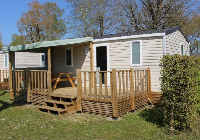 Location Mobil-homes avec sanitaires 2 à 3 chambres Super Mercure dans le Jura, au camping le Val d’Amour.