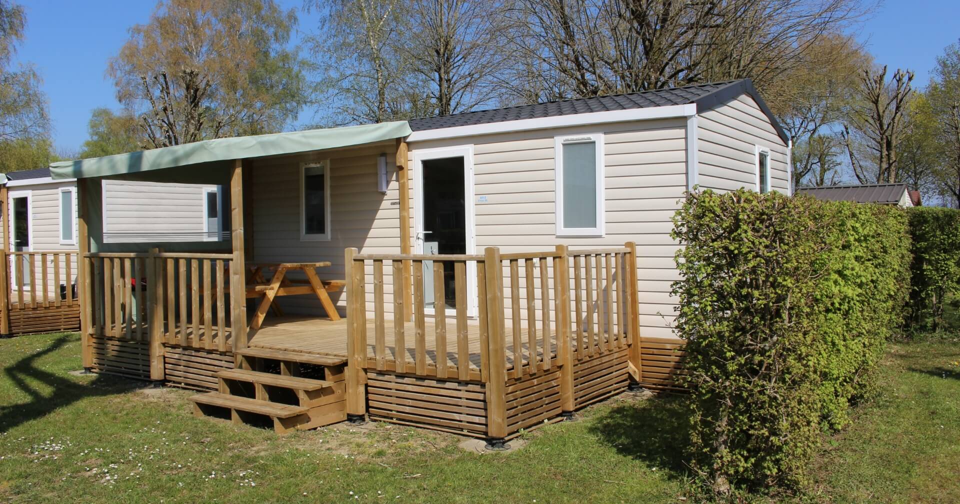 Vue du mobil-home Super Mercure dans le Jura à Ounans