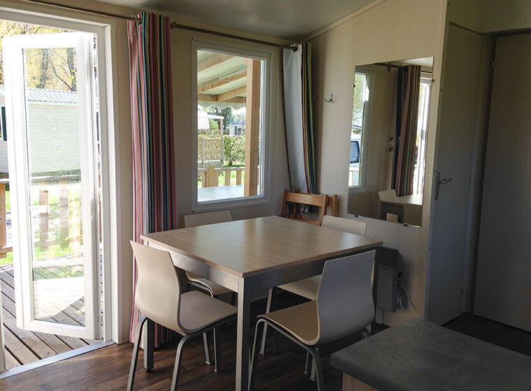 Dining area mobile home Super Octalia Val d'Amour campsite in the Jura