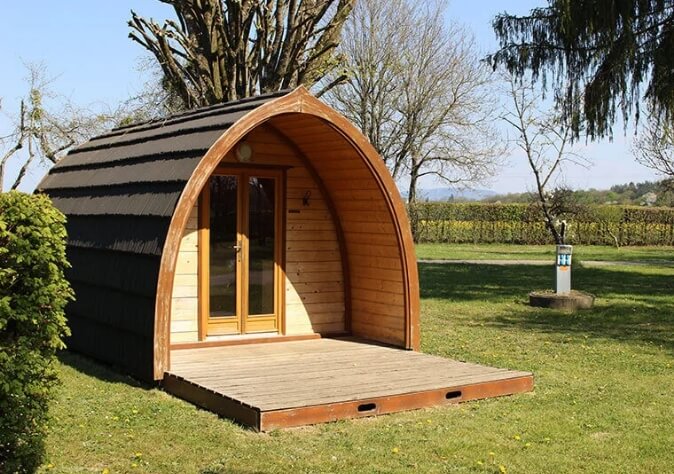 Location hébergement insolite dans le Jura Nid d’Amour, au camping le Val d’Amour.