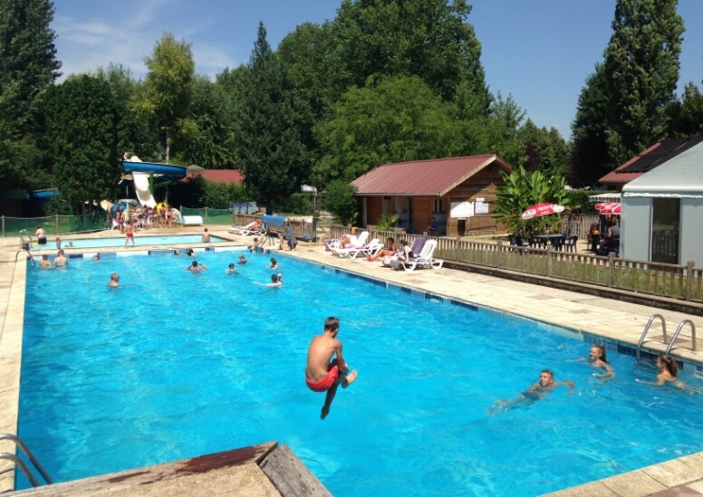 Piscine du parc aquatique du camping du Val d’Amour, camping dans le Jura
