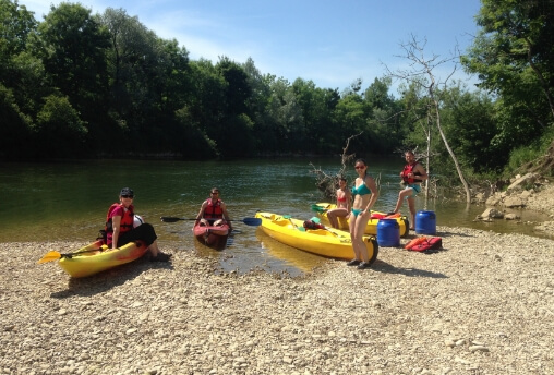 Canoë sur la Loue : activité proposée au camping le Val d’Amour dans le Jura