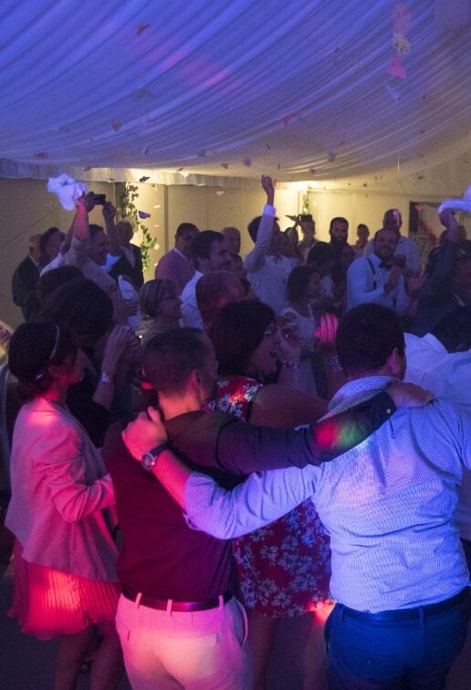 Organisez votre mariage au camping le Val d’Amour proposant l’accueil de groupe dans le Jura