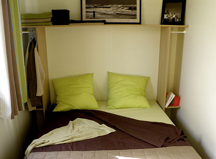 Bedroom of the Tithome mobile home Val d'Amour campsite in the Jura