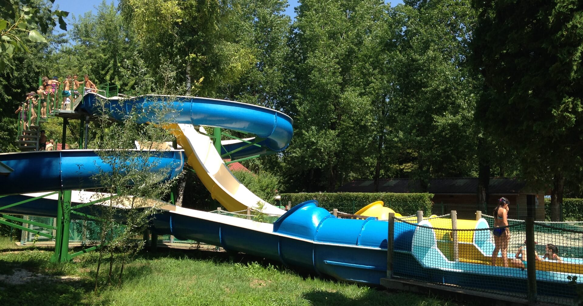 Toboggan de la piscine du camping le Val d’Amour dans le Jura